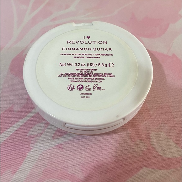 I Heart Revolution Bronzer - Picture 2 of 3